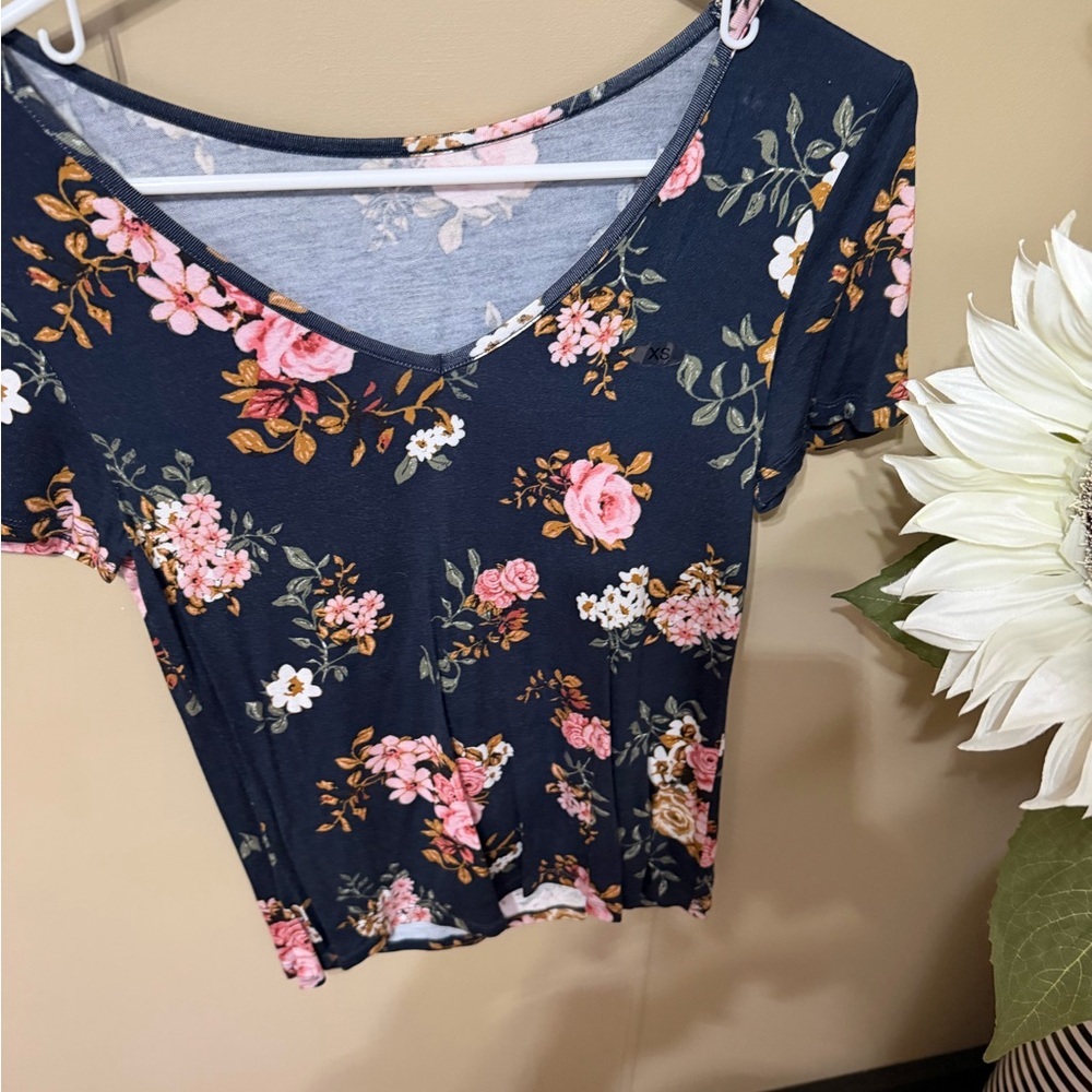 Women's Navy Floral V-Neck Top - Unbranded
